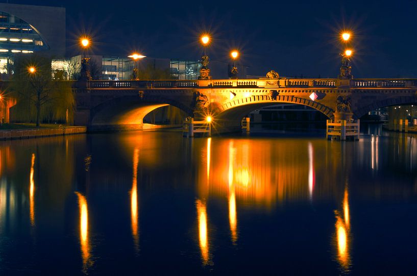 Nocturnal Silence on the river Spree in Berlin by Silva Wischeropp