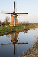 Oudkerker molen met weerspiegeling in de Nije Mear