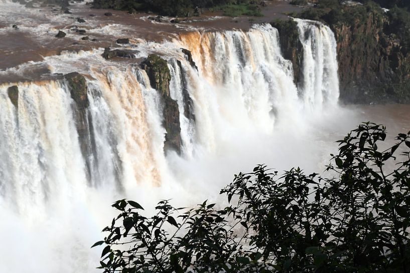 Die Iguazu-Wasserfälle an der Grenze zwischen Brasilien und Argentinien von Rini Kools