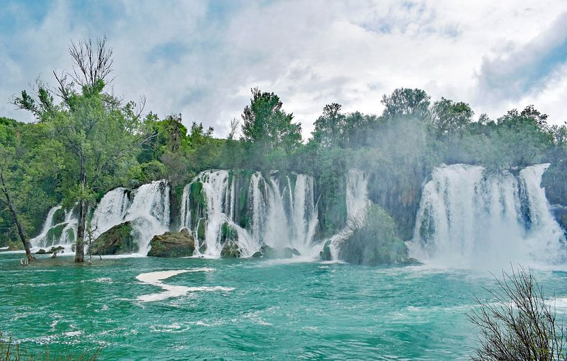 Waterfalls near Kravica and Bosnia Herzegovina by Gonnie van Hove