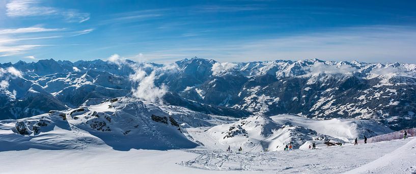 Ansicht über den Schnee bedeckte Berge in den Tiroler Alpen in Österreich von Sjoerd van der Wal Fotografie