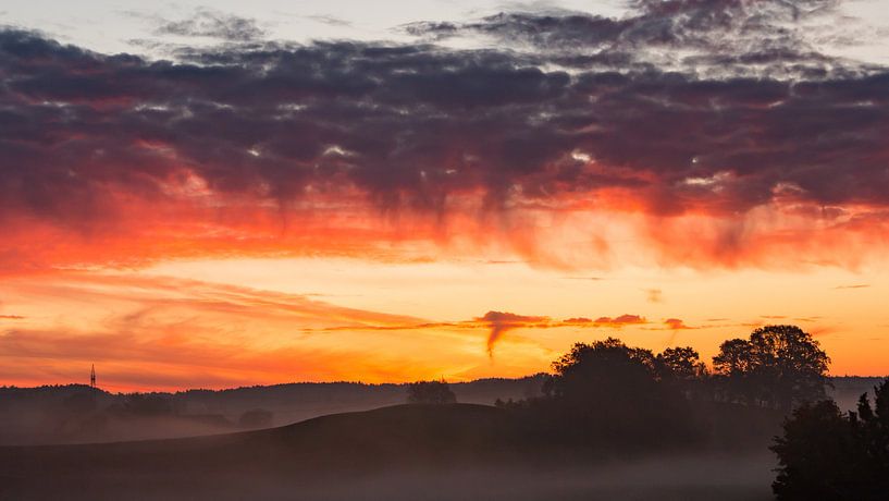 Sonnenaufgang bei Eiselfing by Holger Debek