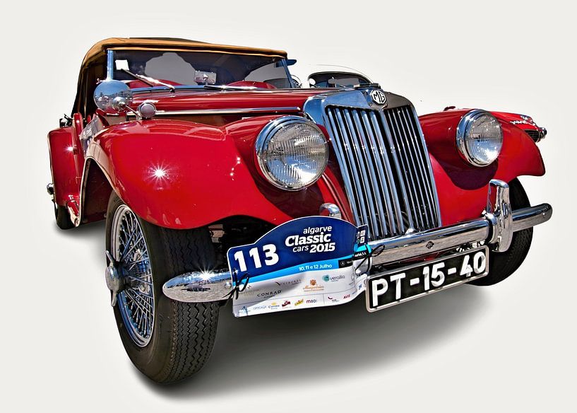 Historic MG classic car by insideportugal