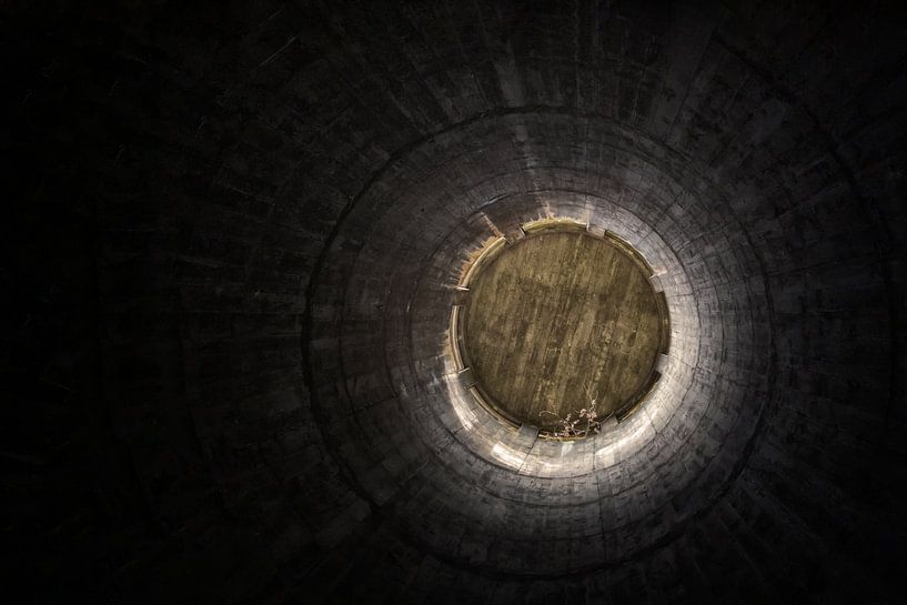 Urbex: Luftleitung in einem stillgelegten Kohlebergwerk Harard Cheratte von Carola Schellekens