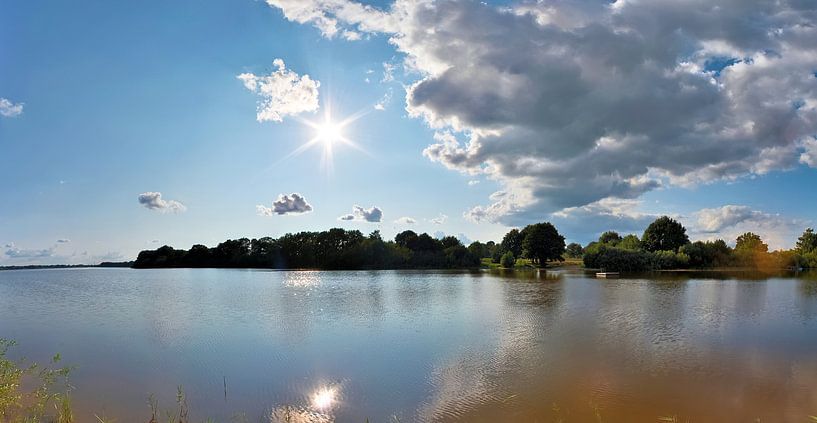 Panorama au lac avec reflet dans l'eau calme par MPfoto71